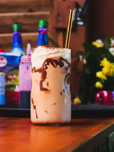 Focus sur notre boisson signature : ICED LATTE DAKATINE, Saint-Pierre, L'Atelier de Flo - Coffee Shop Péï