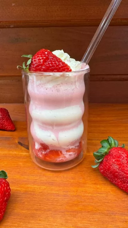 Découvrez cette boisson rafraichissante et gourmande : Iced Latte, Saint-Pierre, L'Atelier de Flo - Coffee Shop Péï